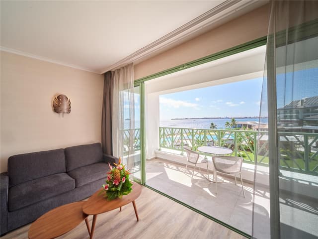 1 KING BED PREMIER OCEAN VIEW