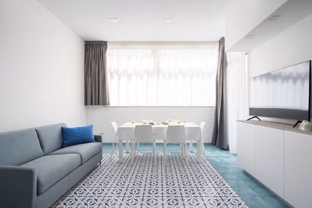 Executive Apartment, 2 Bedrooms, Roll-in Shower, Patio