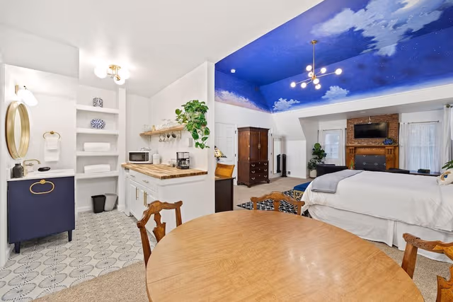 Grand Suite, Multiple Bedrooms, Refrigerator & Microwave, City View