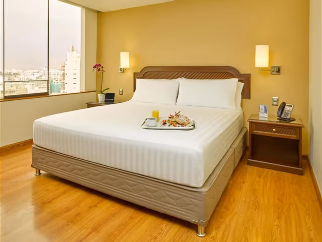 Standard Queen Room