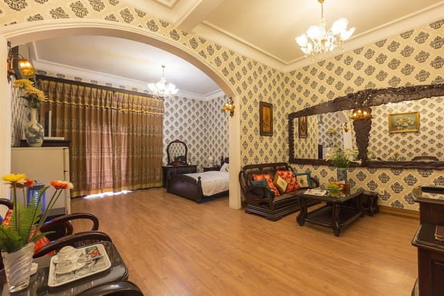 Luxury Suite, 1 Queen Bed, Bathtub, Garden View