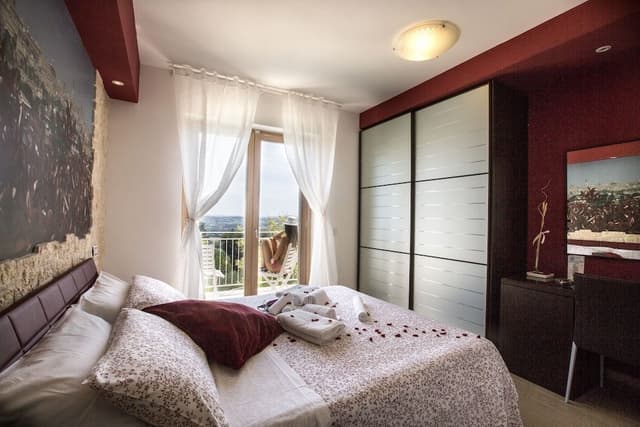 Superior Apartment, 2 Bedrooms, Hill View