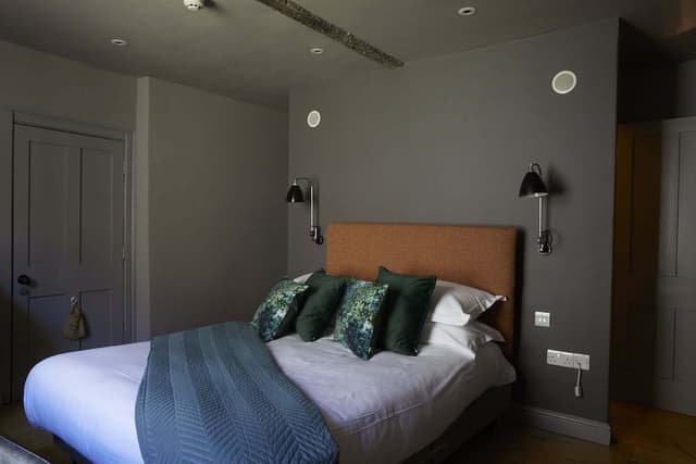 Comfort Room (Small)