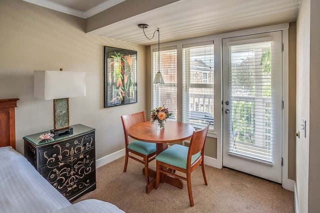 The Courtyard - Premier King (Pet and child friendly)