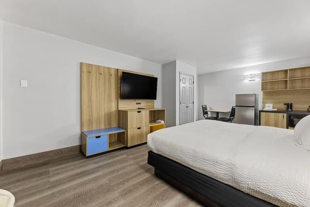 Suite, 1 King Bed, Non Smoking