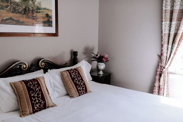 The Victorian Rooms (separate private bathroom)
