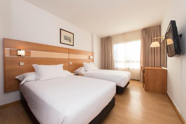 2 Single Beds