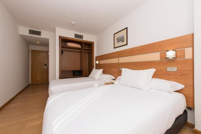 2 Single Beds