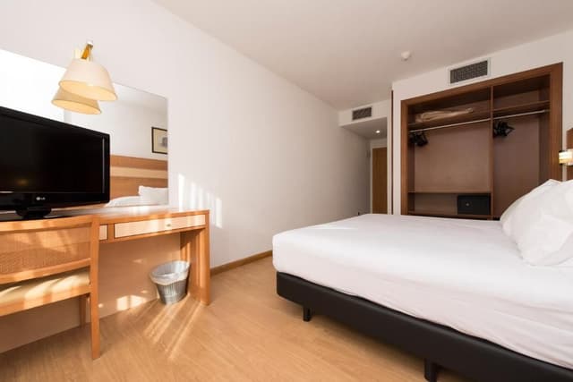 1 Single Bed