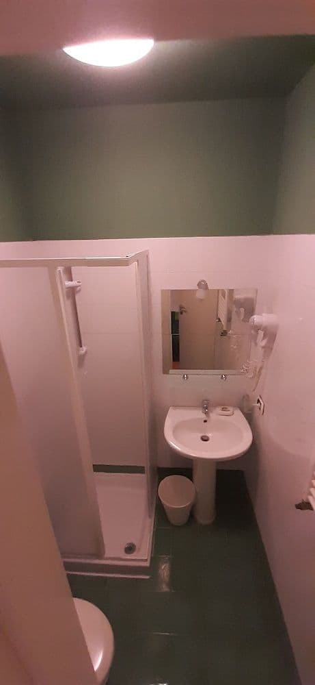 Triple Room (Green)