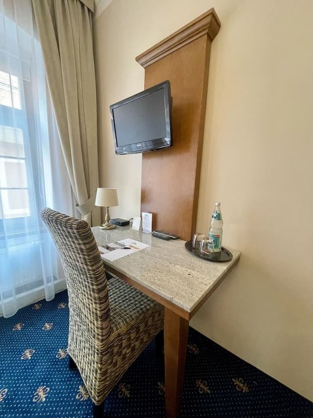 Single Room Guesthouse,50m away from the main bulding