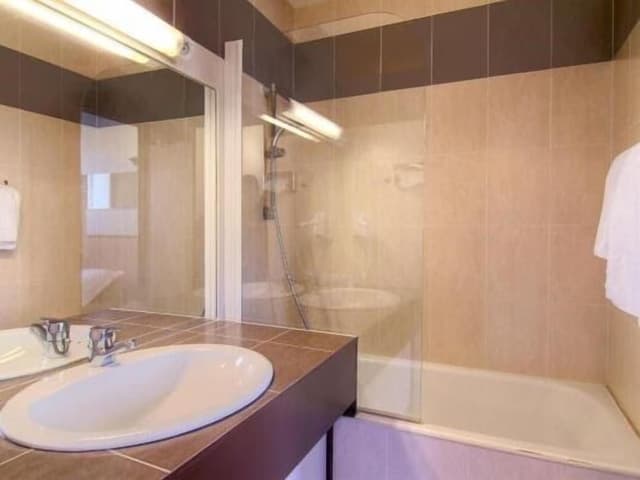 Standard Twin Room, Private Bathroom