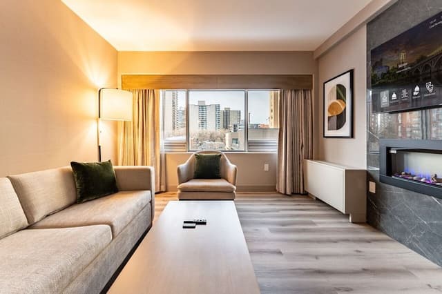 Executive Suite, City View