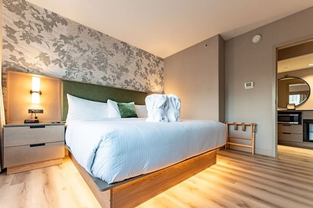 Executive Suite, City View