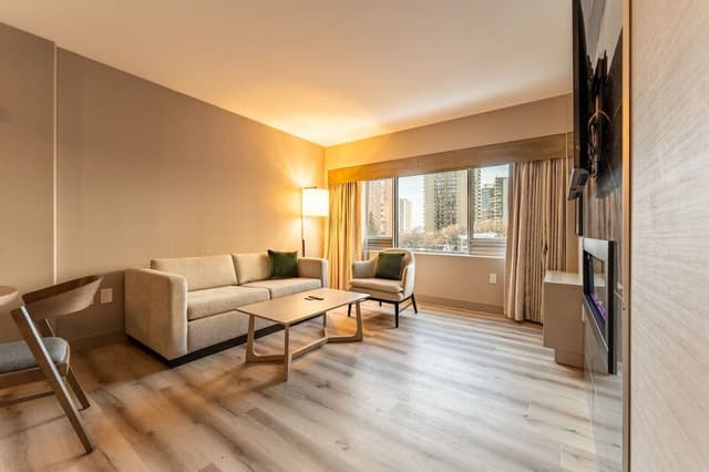 Executive Suite, City View