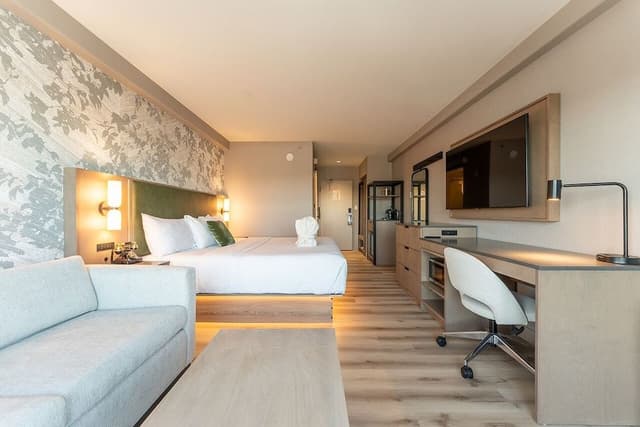 Executive Room, 1 King Bed, River View
