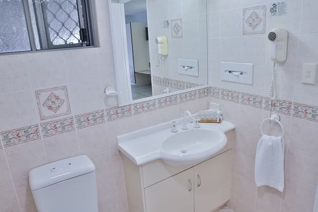 Family Room, 1 Queen Bed & 2 Single Beds