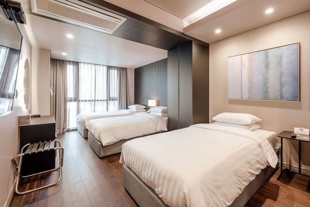 Premier Triple Room