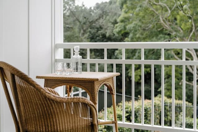 Double Room, 1 King Bed, Pool View