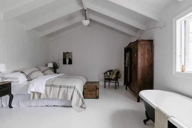 Double Room, 1 King Bed, Courtyard View