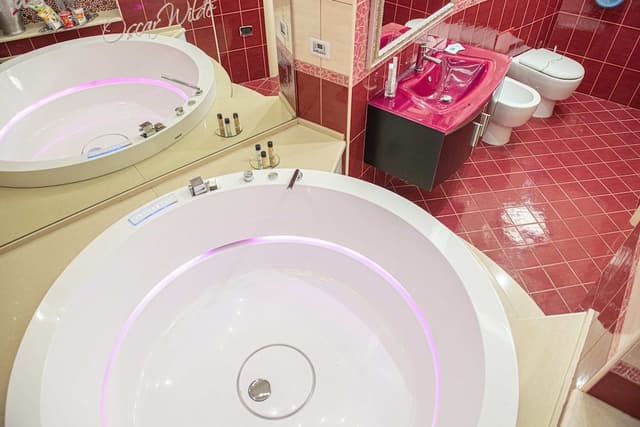 Suite, Hot Tub
