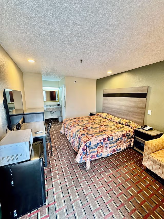 Standard Single Room, 1 King Bed, Non Smoking