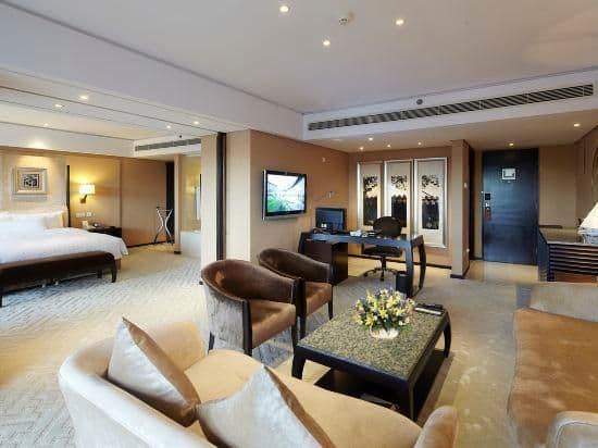 Lake View Suite