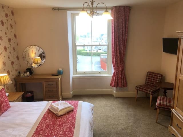 Double or Twin Room, Ensuite, Mountain View