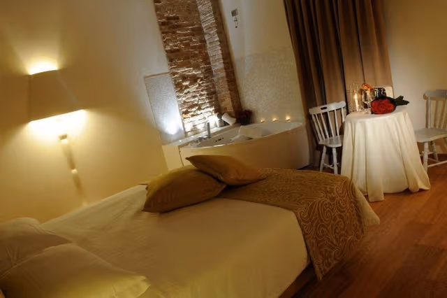 Junior Suite, Jetted Tub