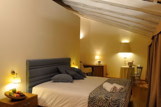 Junior Suite, Jetted Tub