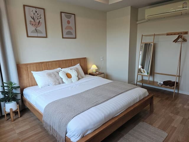 Superior Room, 1 King Bed, Patio, Garden Area