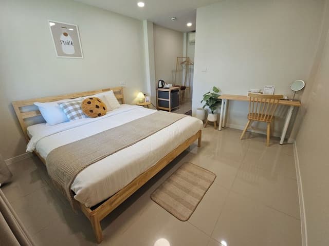 Standard Studio, 1 King Bed, Patio, Garden View