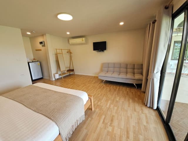 Superior Room, 1 King Bed, Patio, Garden Area