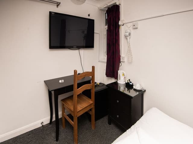 Compact Single Room - Shared