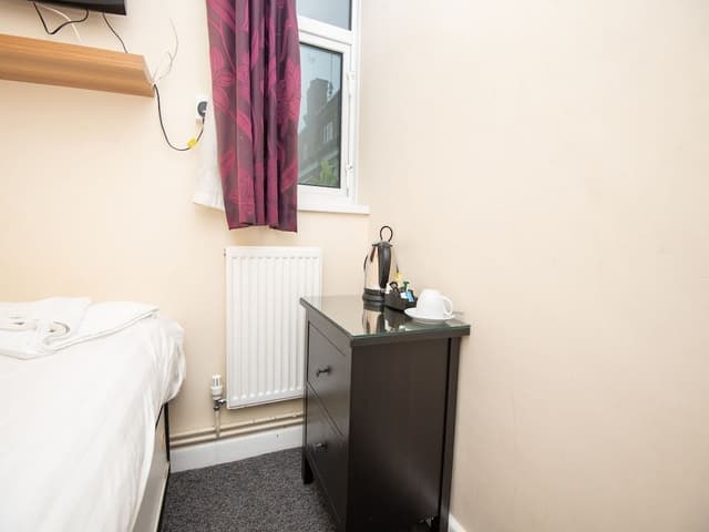Compact Single Room - Shared