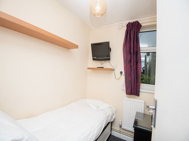 Compact Single Room - Shared