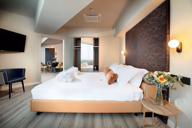 Suite, Hill View