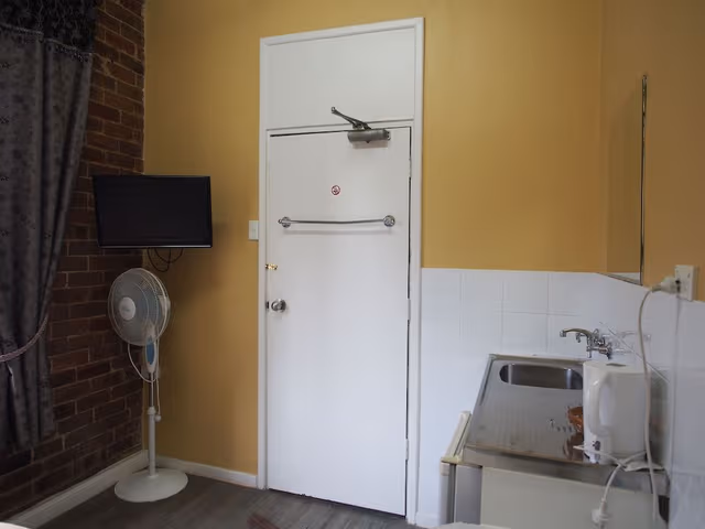 Single Room with Shared Bathroom
