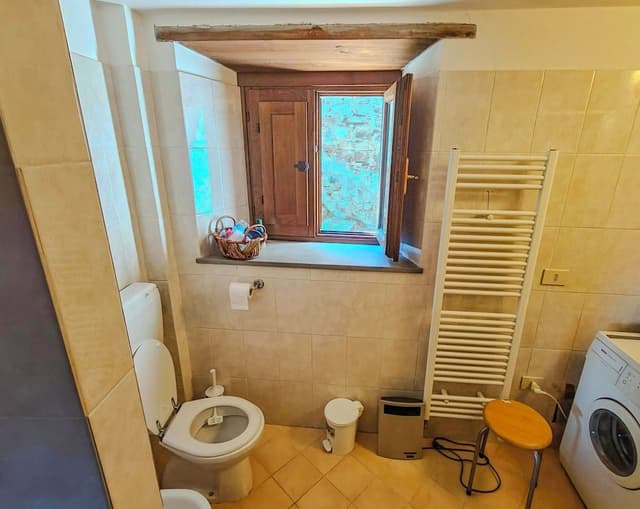 Duplex, Hill View