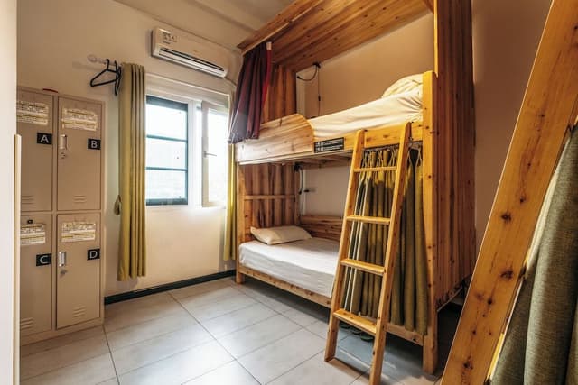 Comfort Shared Dormitory, Men only