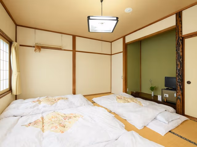Japanese Room with Shared Washroom - Quadruple (Non-Smoking)