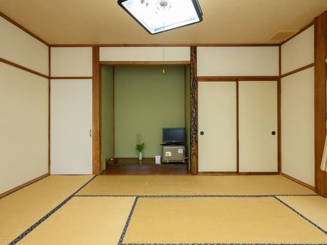Japanese Room with Shared Washroom - Quadruple (Non-Smoking)