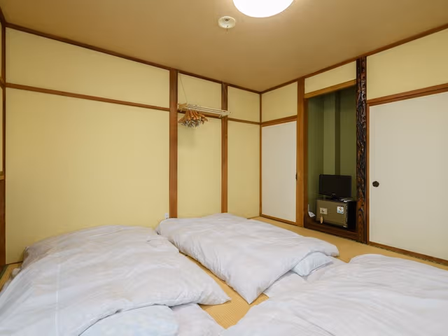 Japanese Room with Shared Washroom - Triple (Non-Smoking)