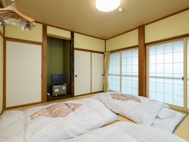 Japanese Room with Shared Washroom - Triple (Non-Smoking)