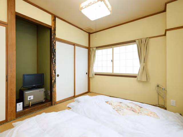 Japanese Room with Shared Washroom - Twin (Non-Smoking)