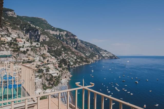 Camera Superior con letto matrimoniale king o 2 letti singoli, vista mare, balcone