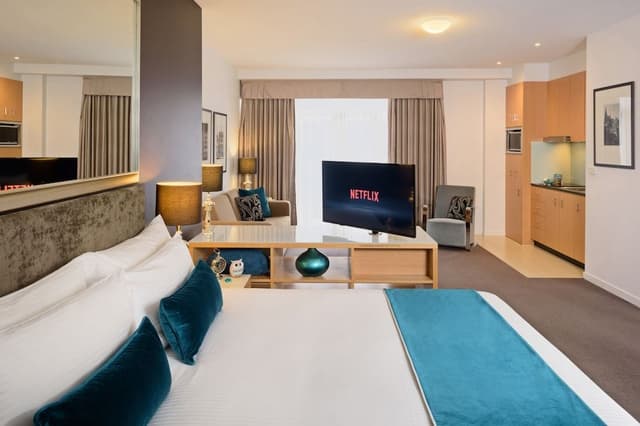 Heritage King Suite