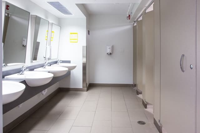 Basic Single Room, Shared Bathroom (Residence)
