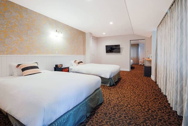 Deluxe Family Room 2F