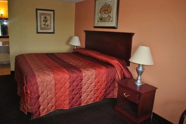 Full Bed Room